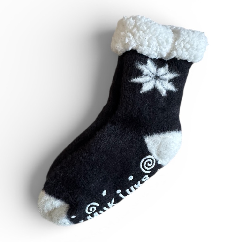 NWT Muk Luks Sherpa Lined Slipper Socks Cozy Winter Loungewear Black White O/S
